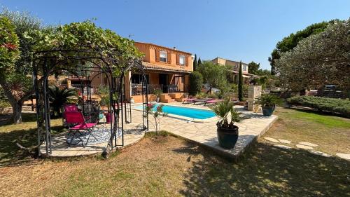 Villa 900 m du centre et plages, piscine, parking
