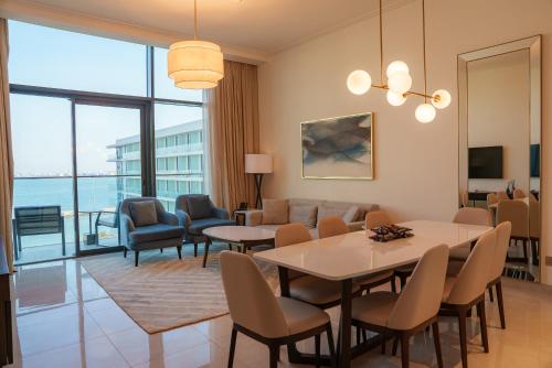 Address Beach Resort Residence Bahrainにあるテレビまたはエンターテインメントセンター