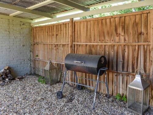 Kemudahan BBQ tersedia untuk tetamu di rumah percutian