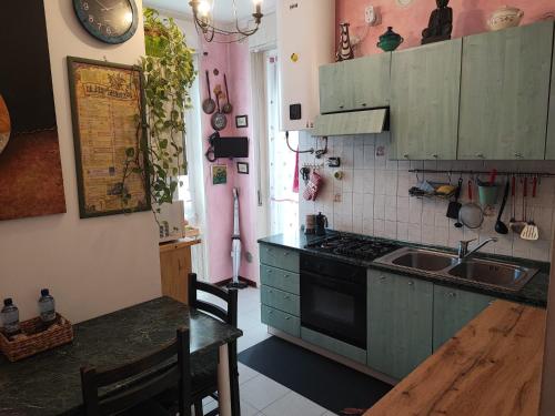 Η κουζίνα ή μικρή κουζίνα στο Appartamento Chic Vista Lago - Casa Janis