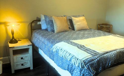 Ένα ή περισσότερα κρεβάτια σε δωμάτιο στο Pine Mountain Inn