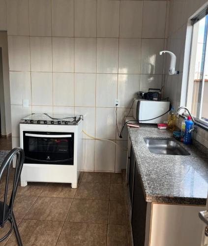 Kuchyň nebo kuchyňský kout v ubytování Casa do Trevo