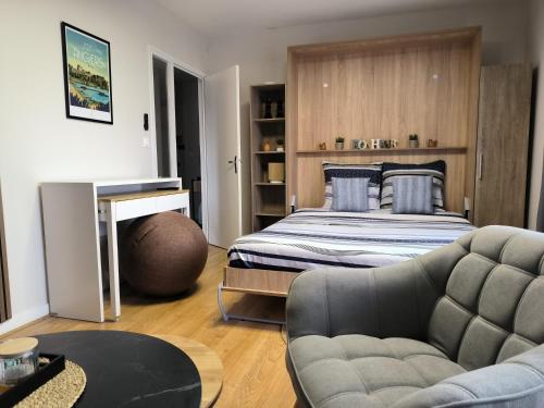 Postel nebo postele na pokoji v ubytování Appartement cosy rénové, Angers centre