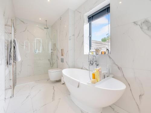 Ein Badezimmer in der Unterkunft Moat Farm