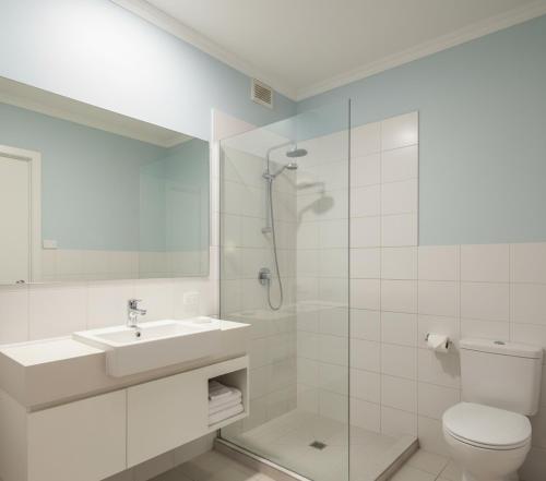a bathroom with a sink and a toilet and a shower at Arsuz yas Apart in Arsuz