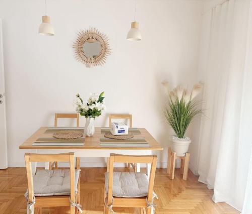 Sunny two-bedroom apartment next to Panathenaic Stadium
