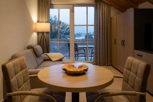 a living room with a table and a couch at MedVital Gesundheitsresidenz Tegernsee in Tegernsee
