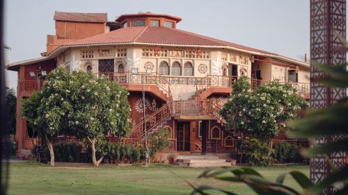 Jardín al aire libre en Hotel Nirali Dhani