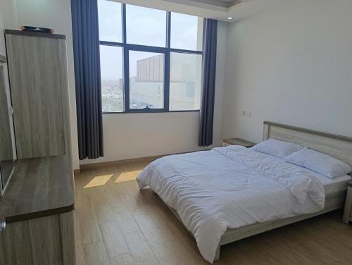 Postel nebo postele na pokoji v ubytování Flat Next to Muscat Mall
