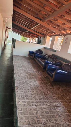 a row of blue benches in a waiting room at Hotel Estação in Diamantina