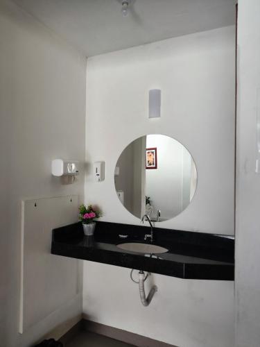 a bathroom with a sink and a mirror at Hotel Estação in Diamantina