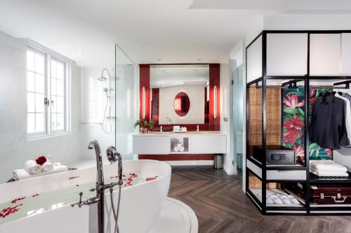 a bathroom with a tub and a sink at La Seine Hotel in Vientiane