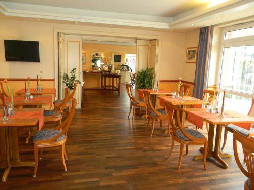 ห้องอาหารหรือที่รับประทานอาหารของ Hotel Stadt Norderstedt