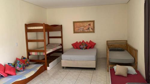 a room with two bunk beds and a ladder at Chacara Jaguariuna - SP in Jaguariúna