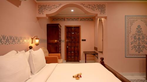 Cama o camas de una habitación en Hotel Nirali Dhani