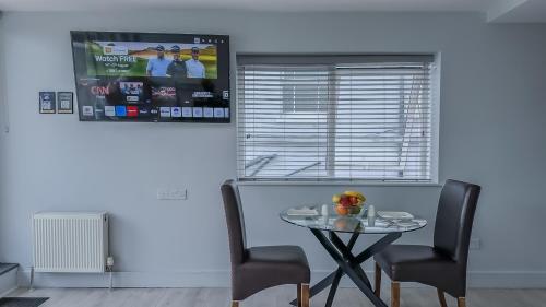 TV a/nebo společenská místnost v ubytování Bella Vista Hotel & Self Catering Suites