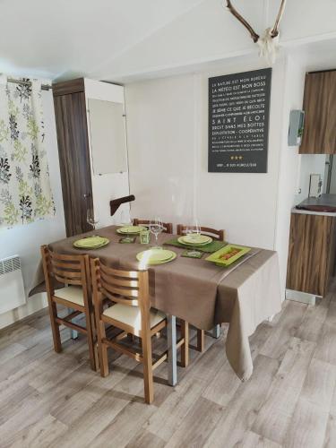 Gallery image of Mobil-home au calme in Verneix
