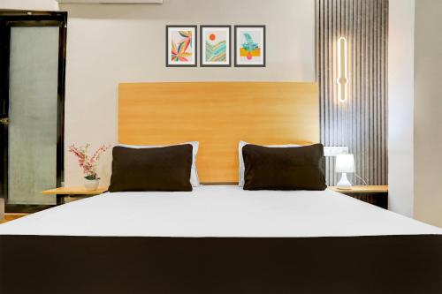 Ein Bett oder Betten in einem Zimmer der Unterkunft Hotel O The Bell Oak