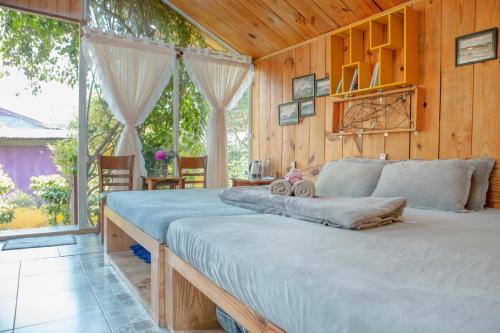 Giường trong phòng chung tại September Garden Homestay