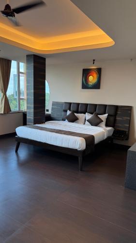 a large bedroom with a large bed in a room at Hotel Pixel House in Hubli