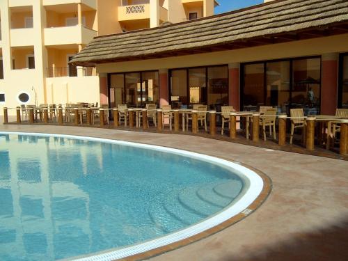 Swimmingpoolen hos eller tæt på Estréla da Luz CasaValerie studio with gym and indoor pool