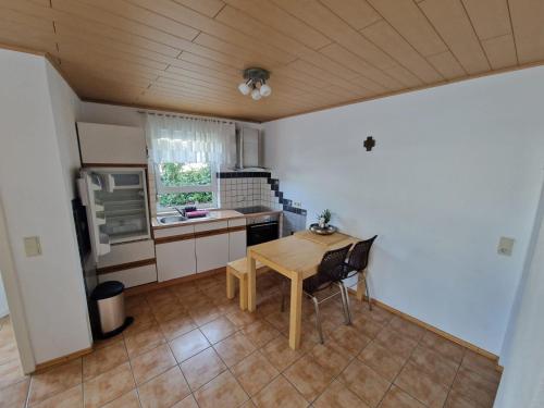 Kuchyň nebo kuchyňský kout v ubytování Gemütliche und gepflegte Ferienwohnung in Bad Wimpfen