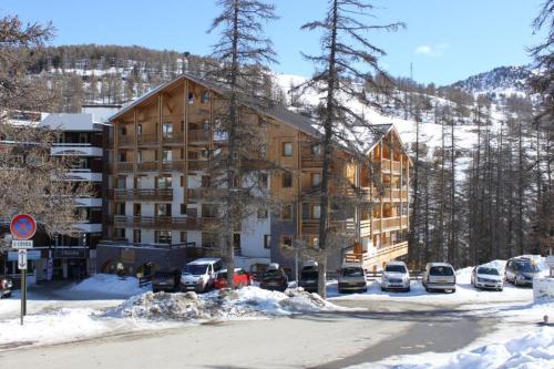 Ecrin des neiges vars appt 4 ou 6 personnes 100 mètres des pistes