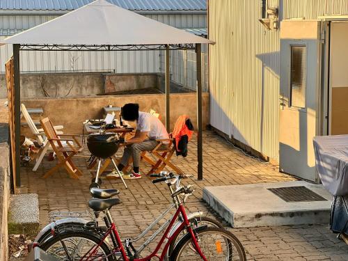 a man sitting at a table under a tent at Pension BettMan Erfurt in Erfurt