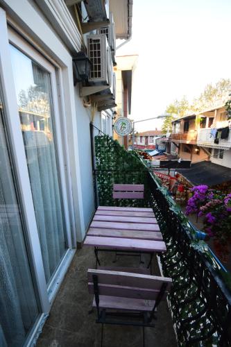 a bench sitting on the side of a building at Büyükada Çarşı Pansiyon in Adalar