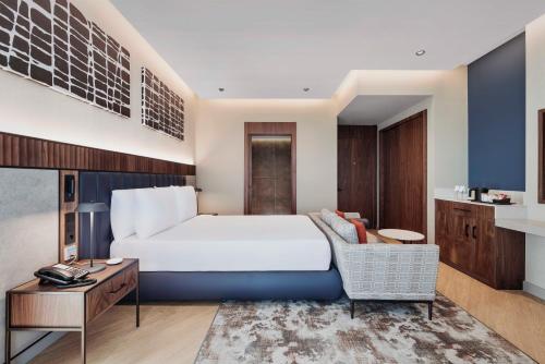Кровать или кровати в номере GOLDEN TULIP GEBKIM KOCAELI