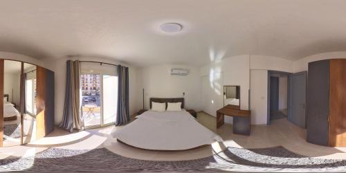 Ένα ή περισσότερα κρεβάτια σε δωμάτιο στο Host Prime Bright Apartment