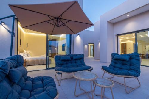 Posezení v ubytování Villa Wimiliim - Piscine et jardin Privée Sans vis-à-vis Wifi HD