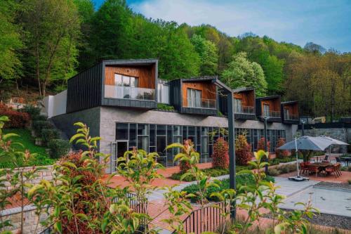 a building with a garden in front of it at Melekona House in Kartepe