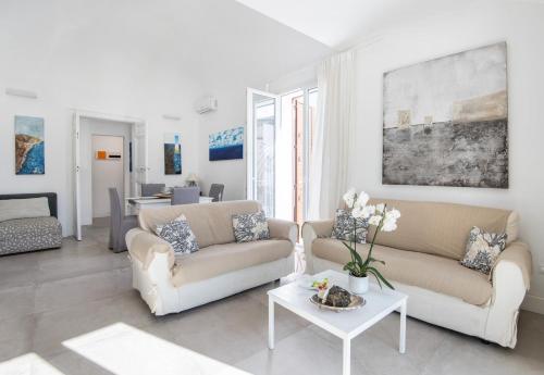 a living room with two couches and a table at Casa Madonia in Terrasini