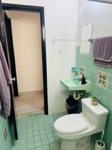 Ein Badezimmer in der Unterkunft Coastal Living A little slice of Progreso