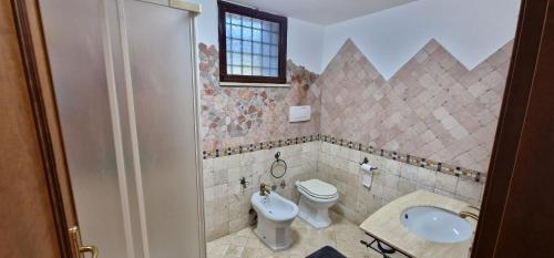 a bathroom with a toilet and a sink at La Casa di Mia in Monterotondo