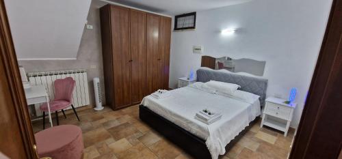 a bedroom with a bed and a desk and a chair at La Casa di Mia in Monterotondo
