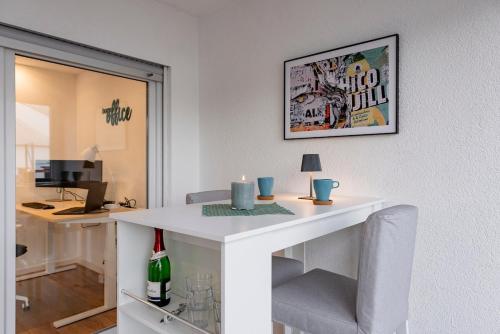 Gambar di galeri bagi Serviced-Apartment mit Büro-Setup di Schwalbach