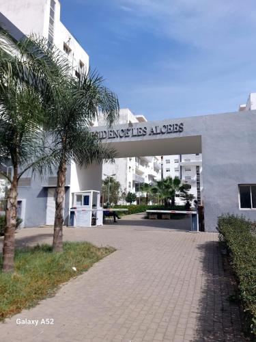 a building with a sign that reads diabetes us aids at Appartement moderne - Résidence privée in Kenitra
