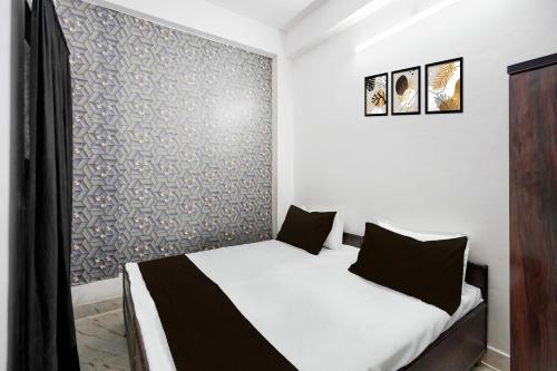 Ένα ή περισσότερα κρεβάτια σε δωμάτιο στο Hotel O Shri Panchmukhi Residency Baran Road