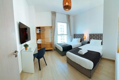 Ένα ή περισσότερα κρεβάτια σε δωμάτιο στο Modern 2BR Apartment, 4beds - Yas Island, in front of Sea World