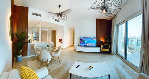 Guest Favorite! 2BR , 4beds - Yas Island, in front of Sea World