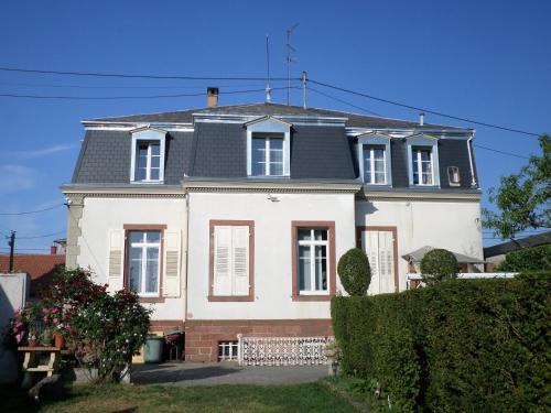 a large white house with a gray roof at Chambre individuelle à lit double dans une maison de Maître de 1904 in Haguenau