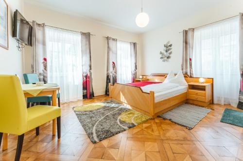 a bedroom with a bed and a desk and a chair at Frühstückspension Zippo in Greifenburg