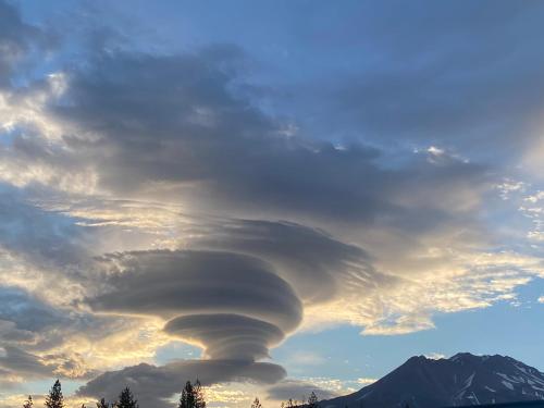 a lenticular cloud in the sky at sunset at Newer Cozy Guest Cottage with Saltwater Spa! in Weed