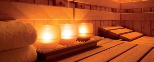 a row of lit candles in a sauna at So Wood 33, ÉcoLodge & Spa in Landiras