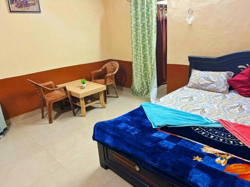 Postel nebo postele na pokoji v ubytování New Siddharth homestay hampi