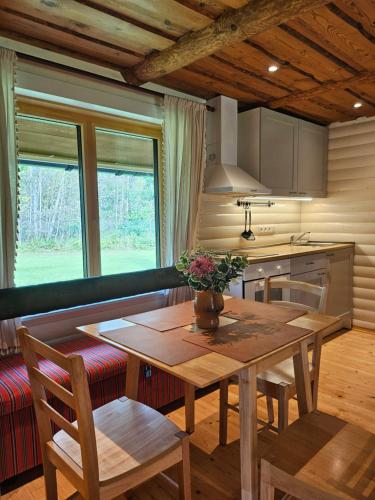 Kuchyň nebo kuchyňský kout v ubytování 2-bedroom, fenced yard, sauna, 10 min to Pärnu