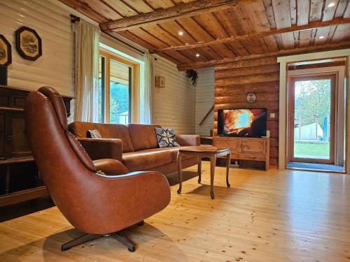 Posezení v ubytování 2-bedroom, fenced yard, sauna, 10 min to Pärnu