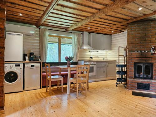 Kuchyň nebo kuchyňský kout v ubytování 2-bedroom, fenced yard, sauna, 10 min to Pärnu